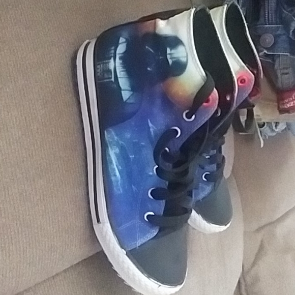 Shoes - Picture 2 of 4